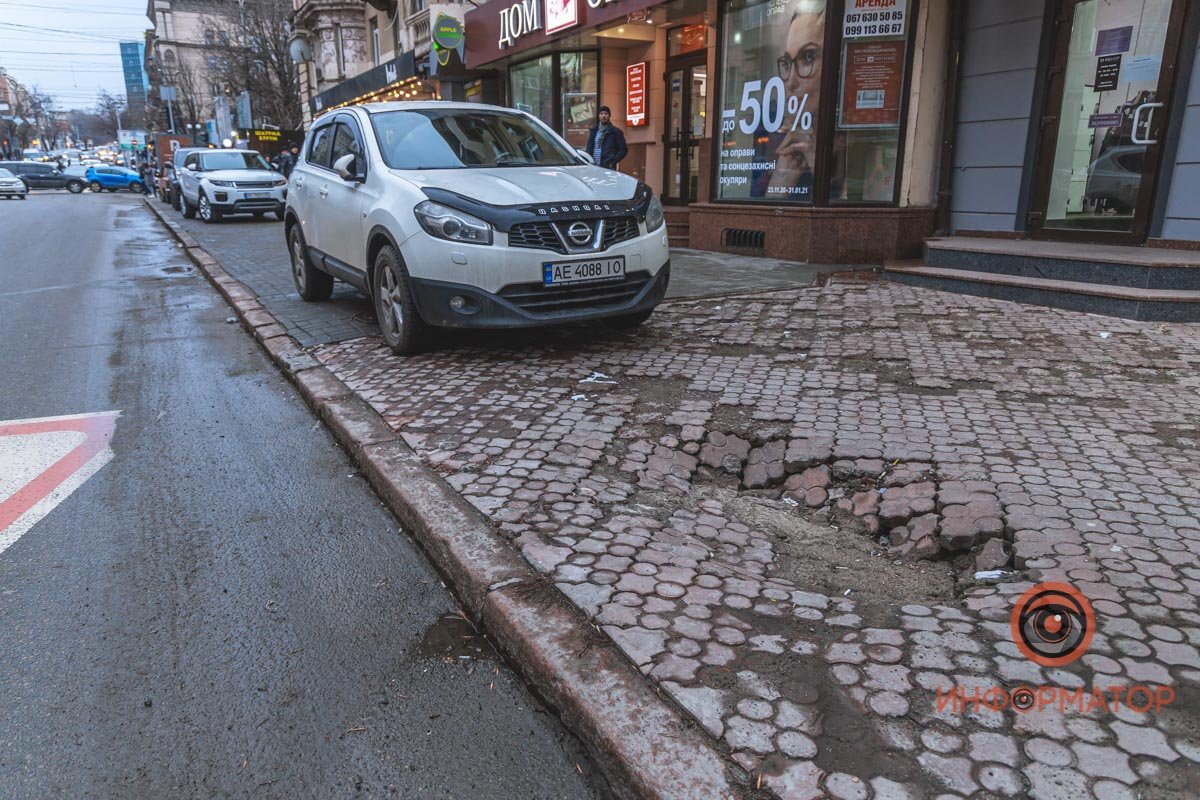 Пешеходам следует быть осторожными Пешеходам следует быть осторожными