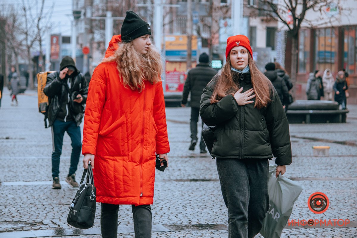 Заметили, как кепка сочетается с шапкой?