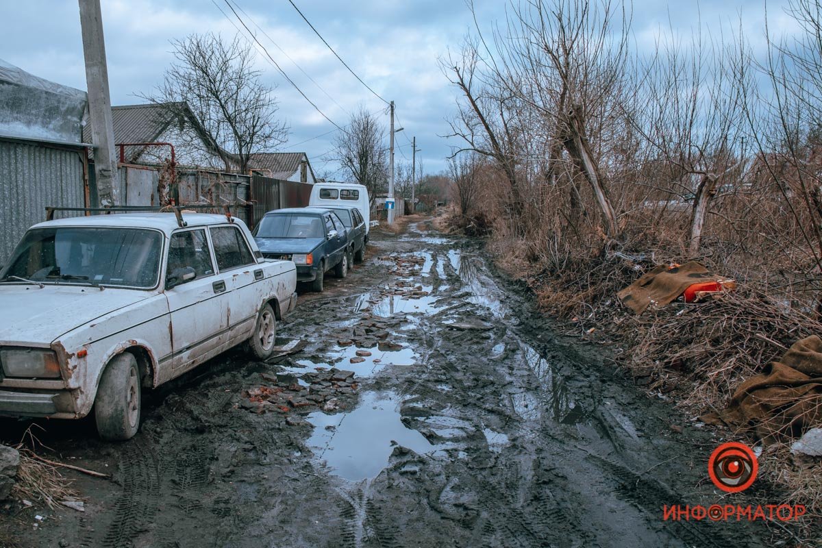 Рядом протекает речка