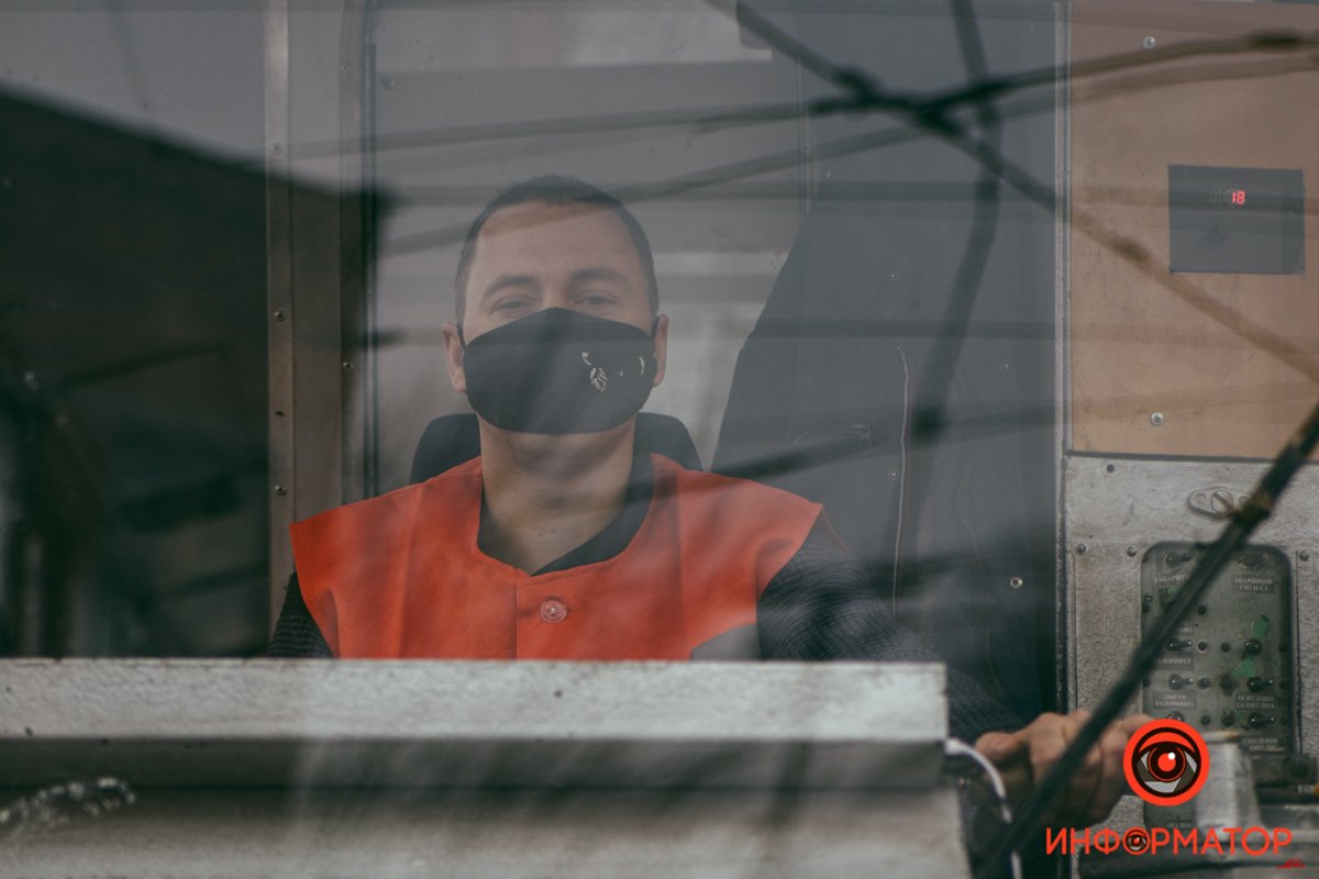 Хочу работать водителем трамвая: мужчина из Днепра рассказал о нападениях, красивых закатах и поддельных пропусках 2