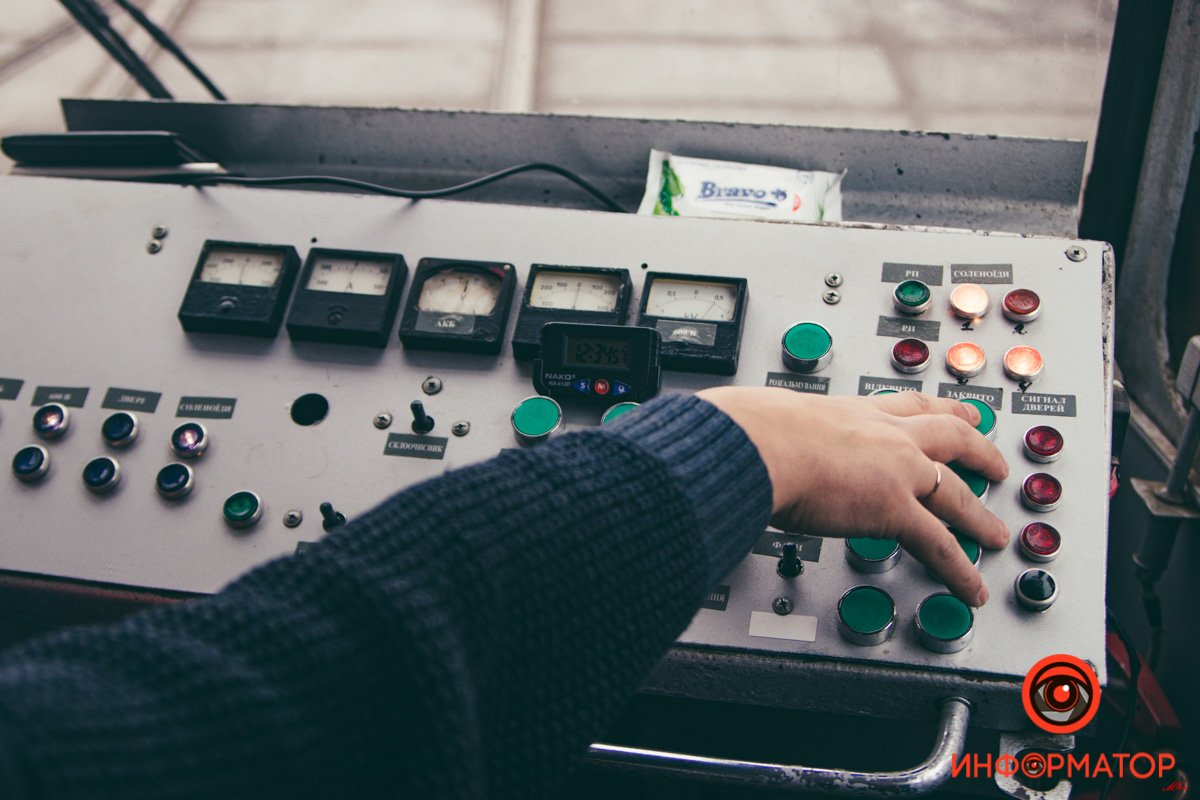 Хочу работать водителем трамвая: мужчина из Днепра рассказал о нападениях, красивых закатах и поддельных пропусках 4