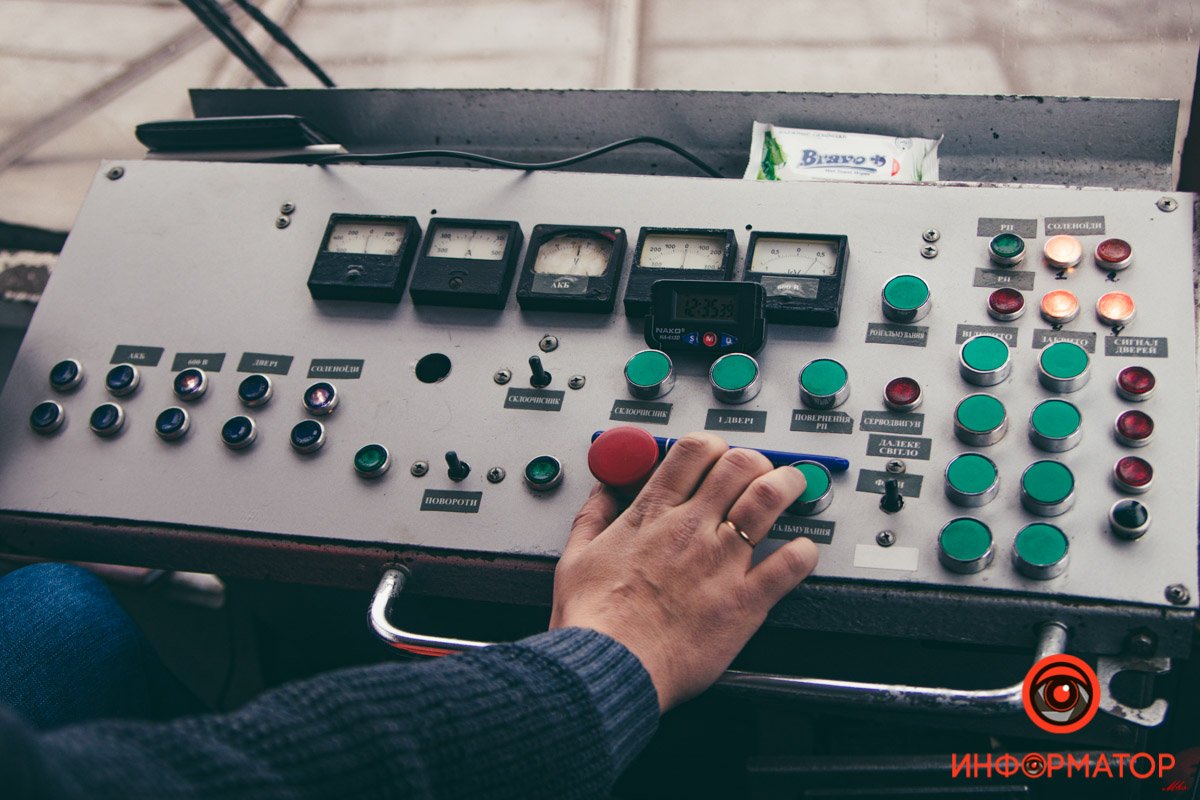 Хочу работать водителем трамвая: мужчина из Днепра рассказал о нападениях, красивых закатах и поддельных пропусках 6