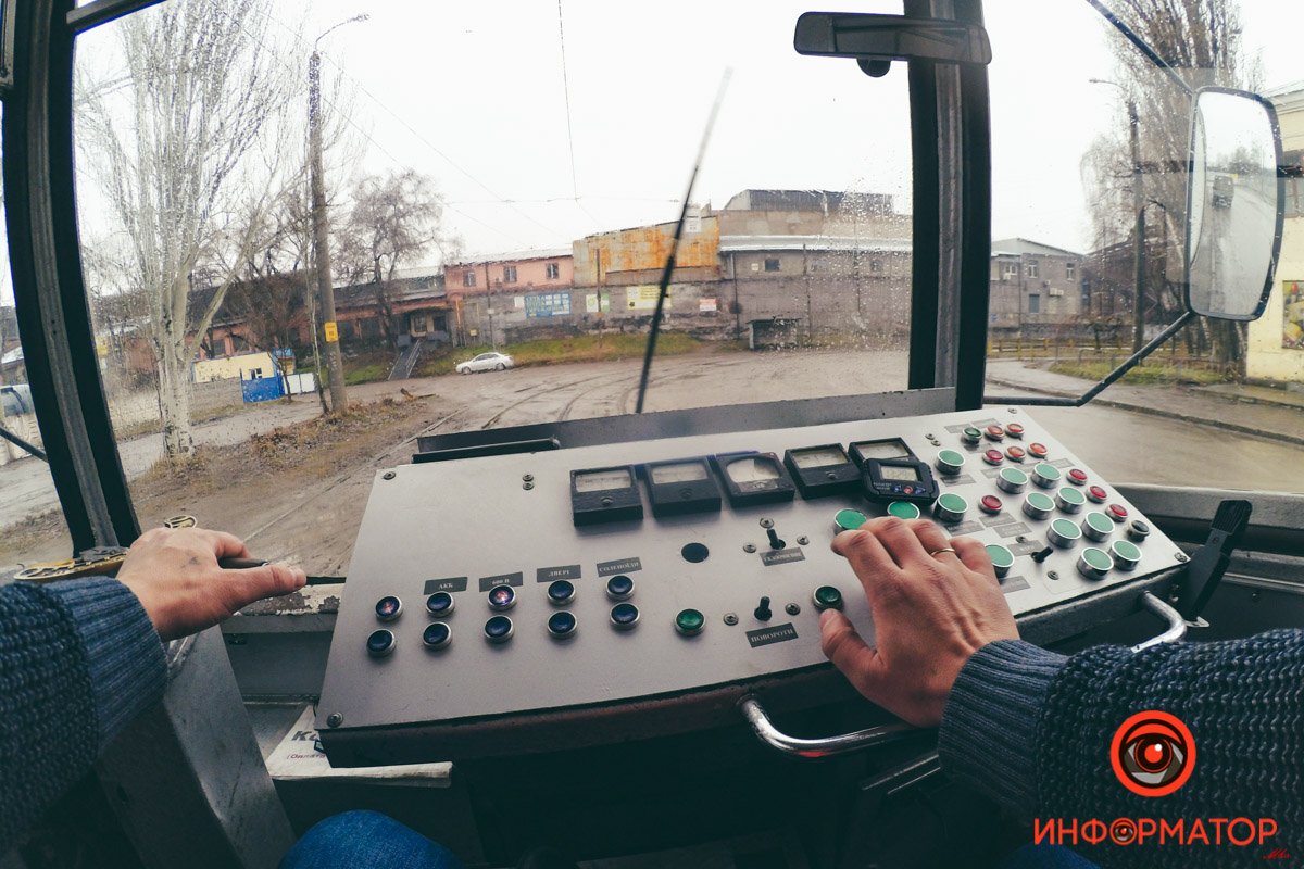 Хочу работать водителем трамвая: мужчина из Днепра рассказал о нападениях, красивых закатах и поддельных пропусках 7