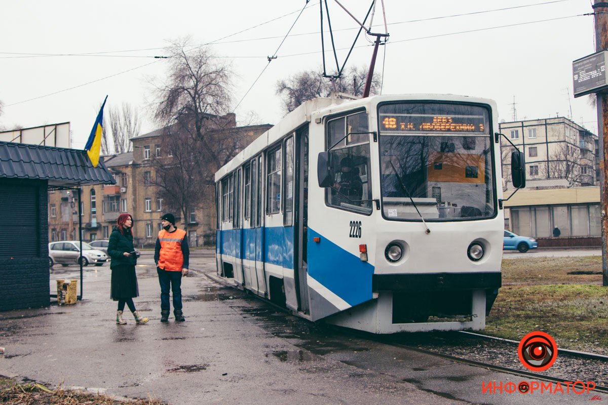 Хочу работать водителем трамвая: мужчина из Днепра рассказал о нападениях, красивых закатах и поддельных пропусках 8