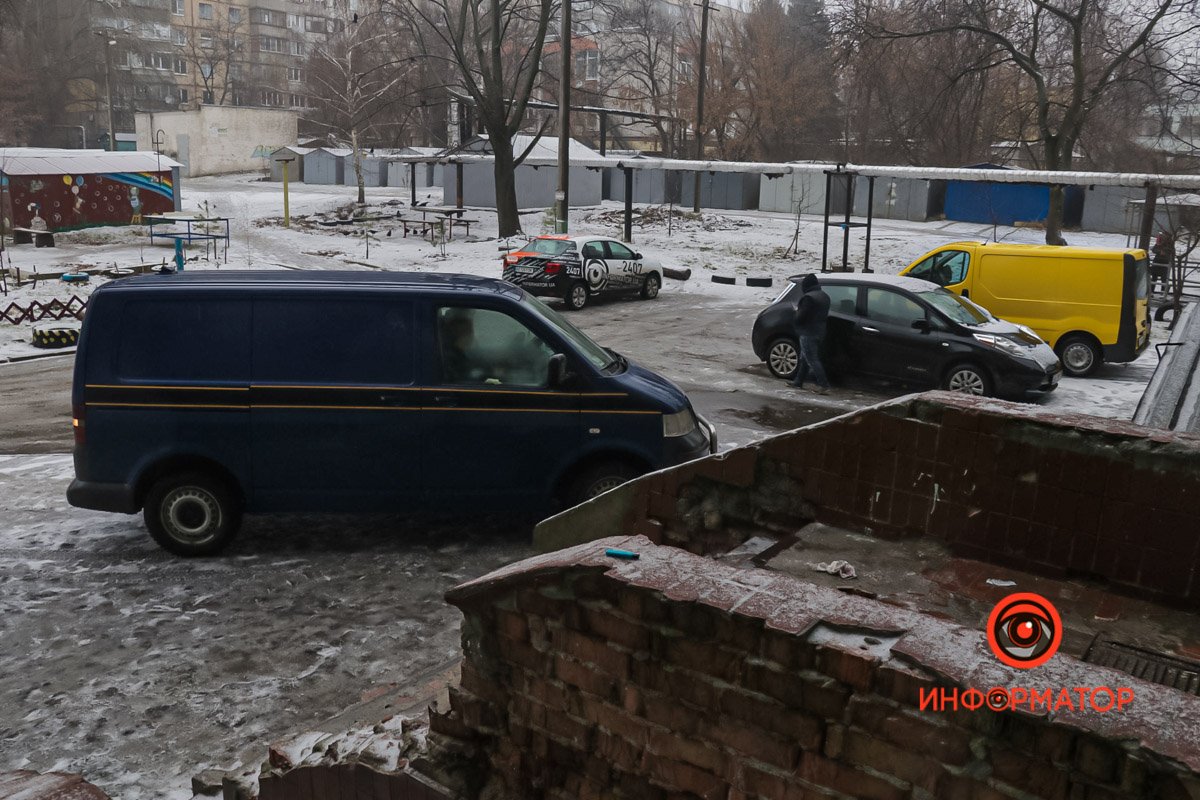 Девушка выпала с большой высоты