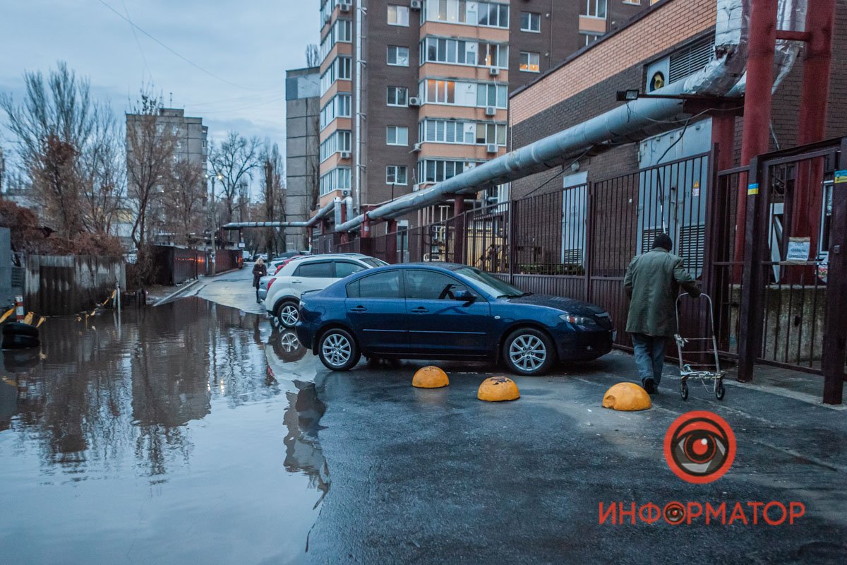 Пройти во двор невозможно