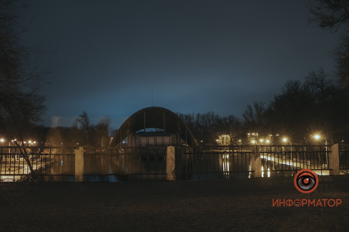 На рассвете призрак растворяется, но обещает вернуться