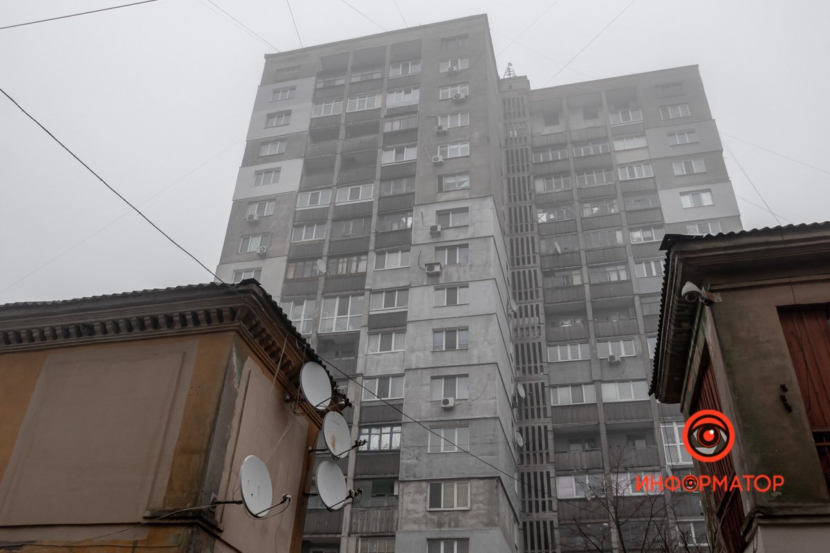 Старые домики по соседству с бетонными коробками Старые домики по соседству с бетонными коробками