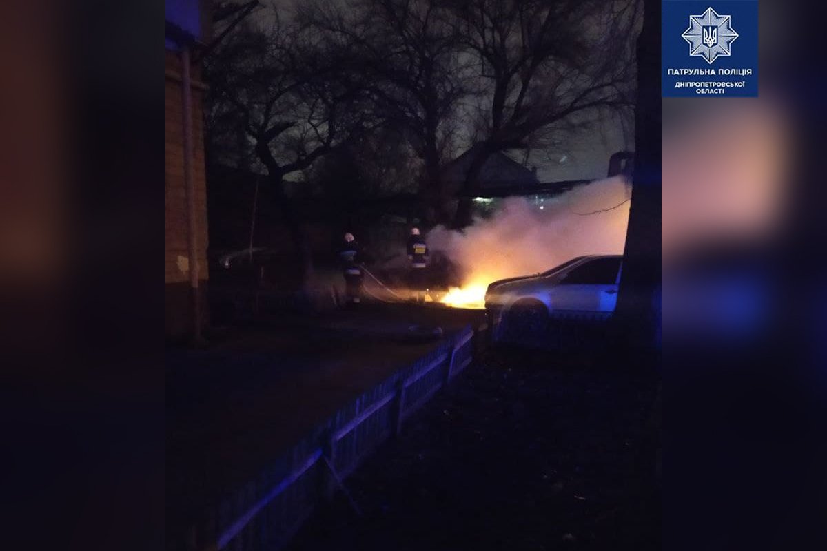 Автомобиль был припаркован во дворе на Сичеславской Набережной