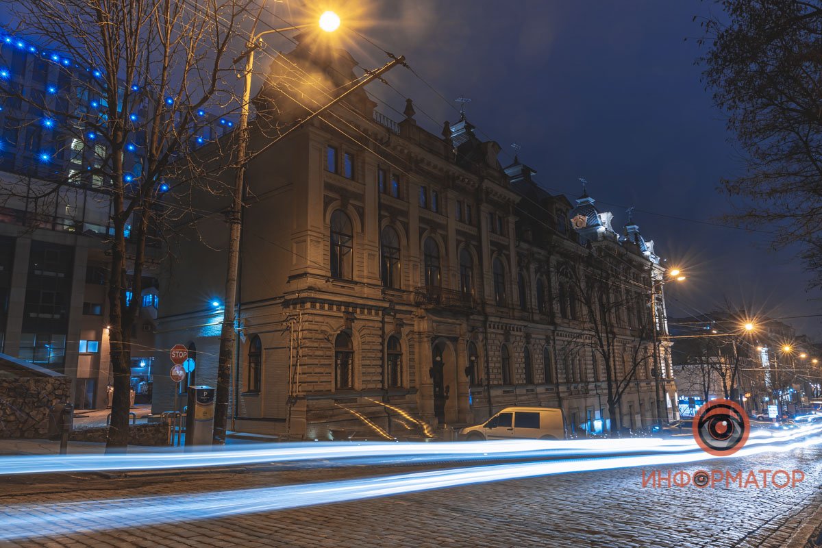 Сбоку училище выглядит совершенно по-другому