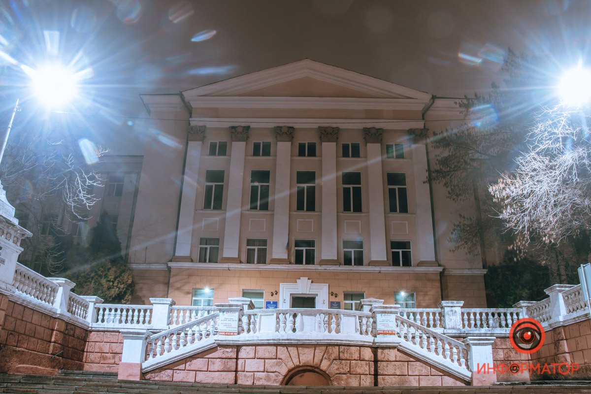 Выглядит академически