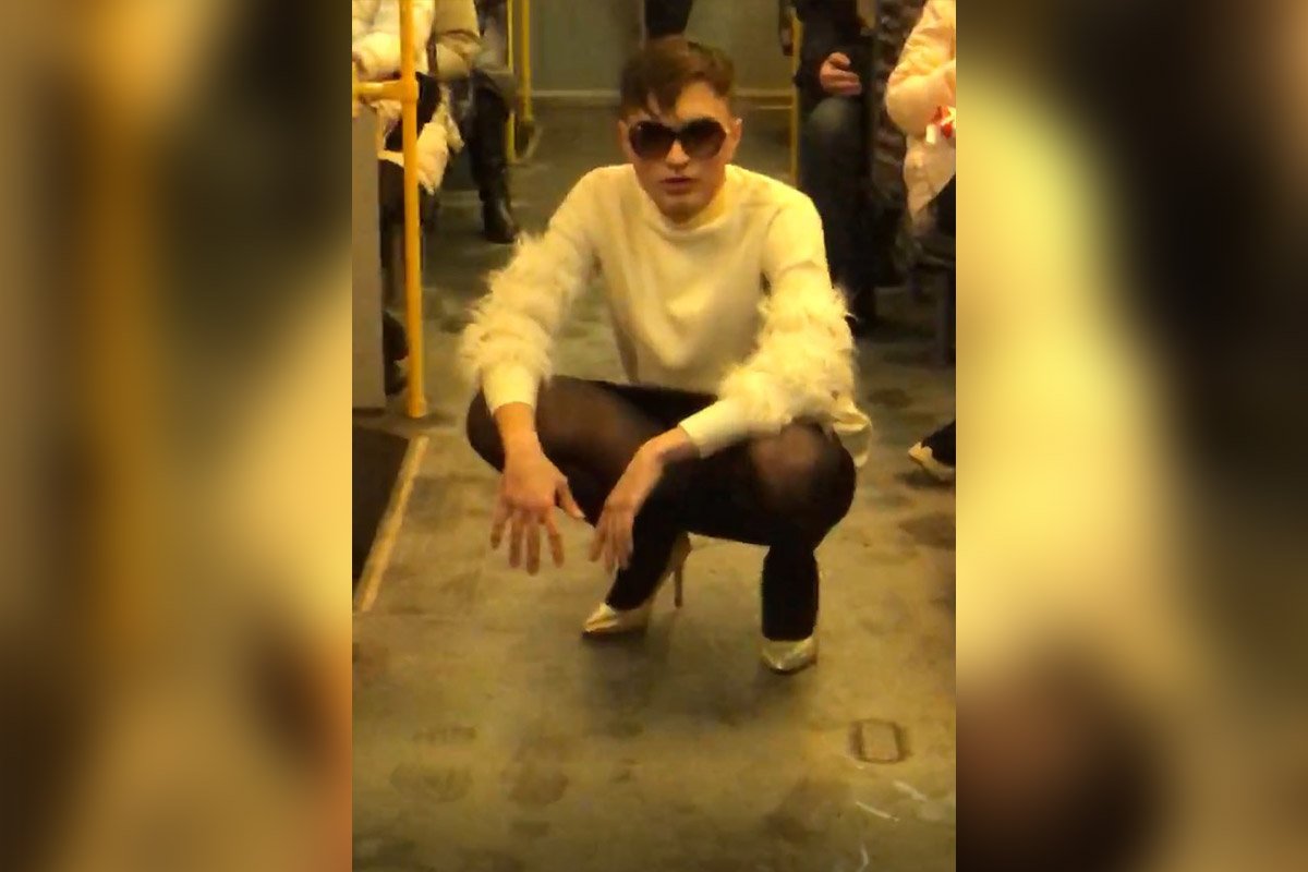 Катался в трамвае на корточках Катался в трамвае на корточках