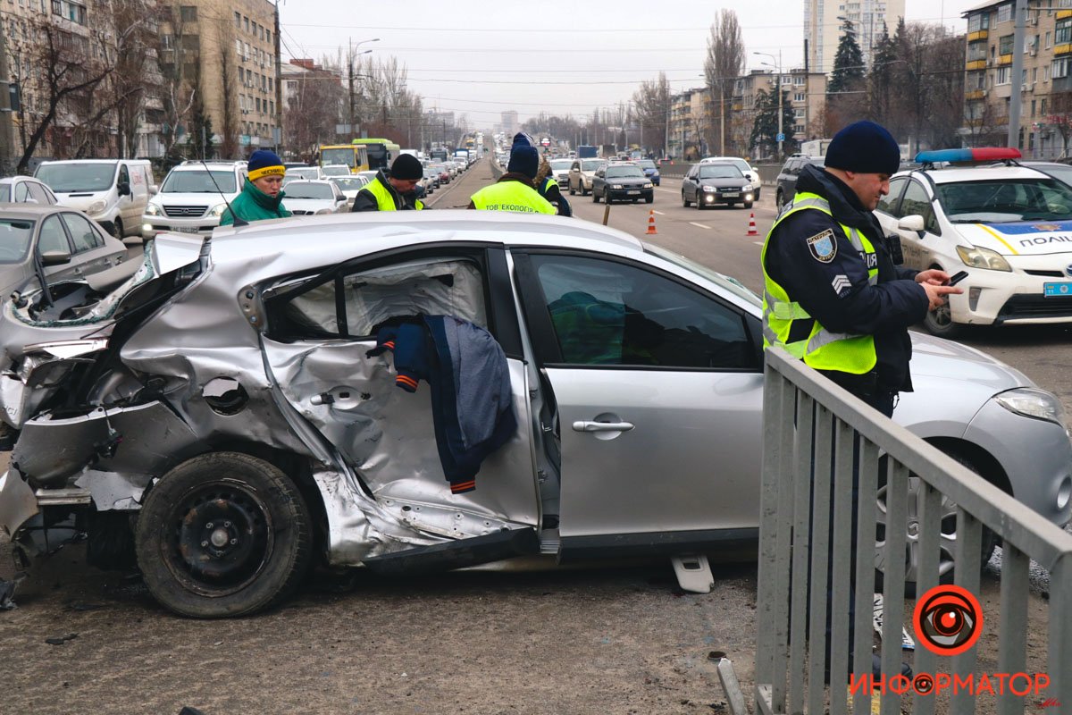 Столкнулись Nissan и Renault