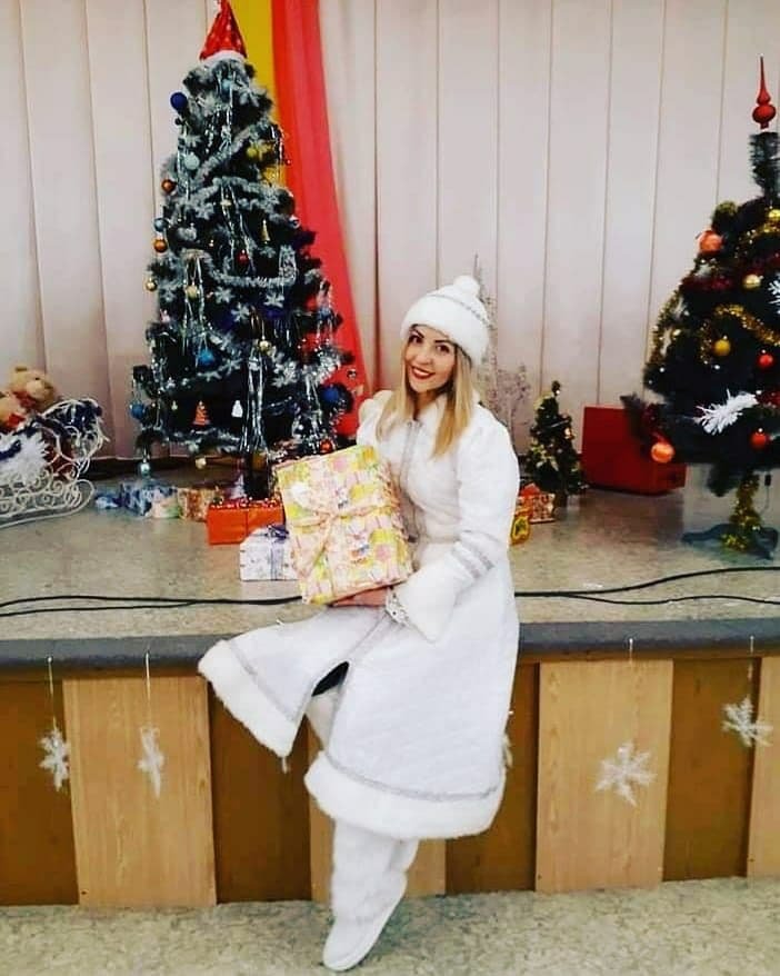 Хочу работать ведущим праздников: девушка из Днепра рассказала о странных конкурсах, секретных приемах и ненастоящих Дедах Морозах 1