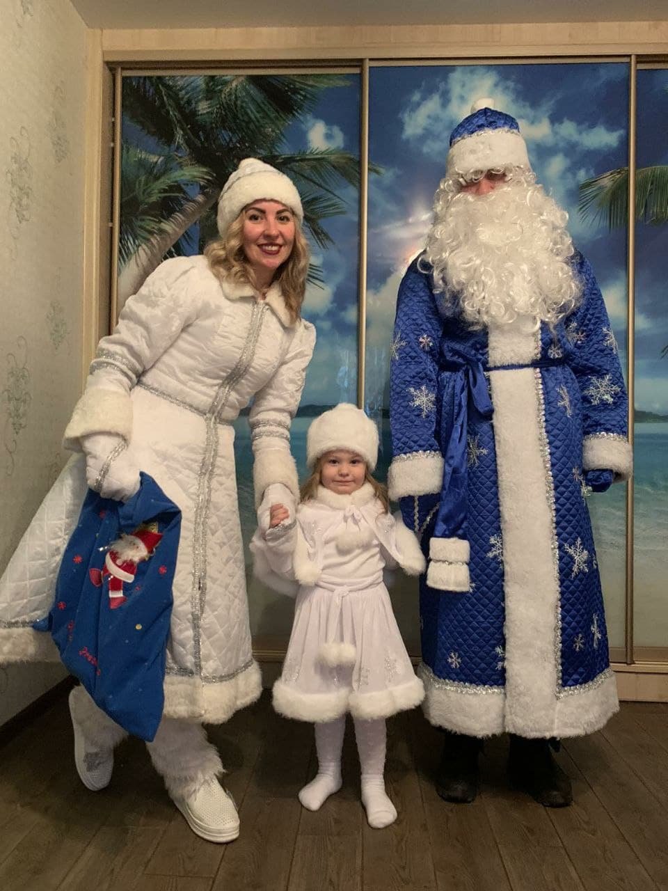 Хочу работать ведущим праздников: девушка из Днепра рассказала о странных конкурсах, секретных приемах и ненастоящих Дедах Морозах 2