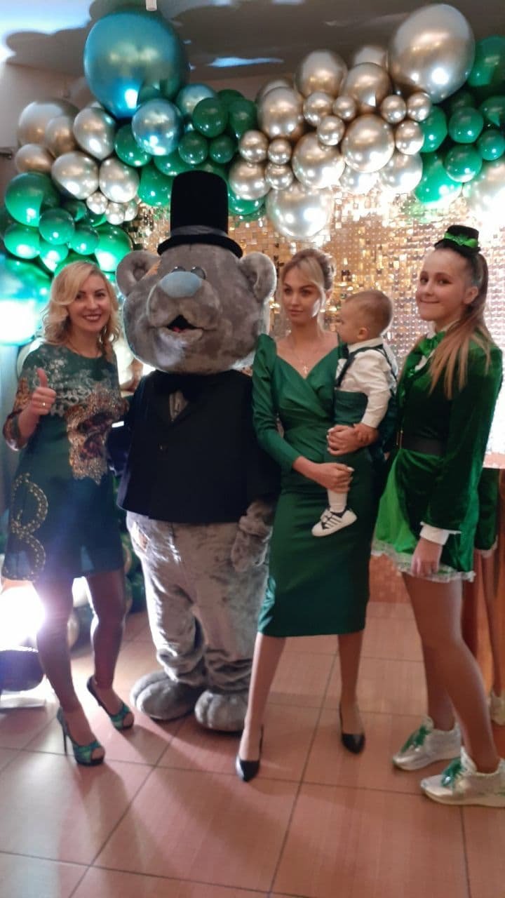 Хочу работать ведущим праздников: девушка из Днепра рассказала о странных конкурсах, секретных приемах и ненастоящих Дедах Морозах 3