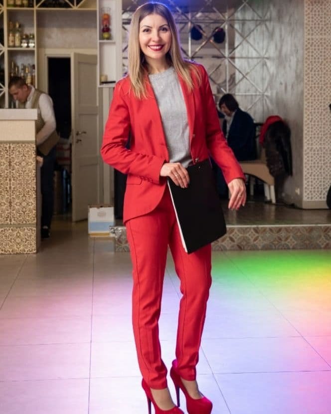 Хочу работать ведущим праздников: девушка из Днепра рассказала о странных конкурсах, секретных приемах и ненастоящих Дедах Морозах 5