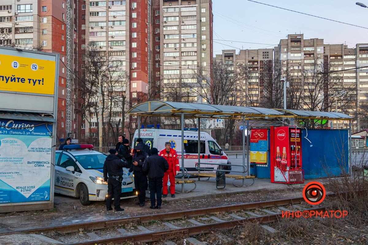 Мужчина умер на остановке Мужчина умер на остановке