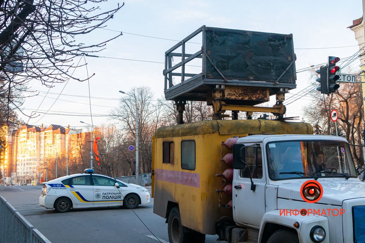 Патрульные перекрыли движение по Фабра в сторону Яворницкого Патрульные перекрыли движение по Фабра в сторону Яворницкого