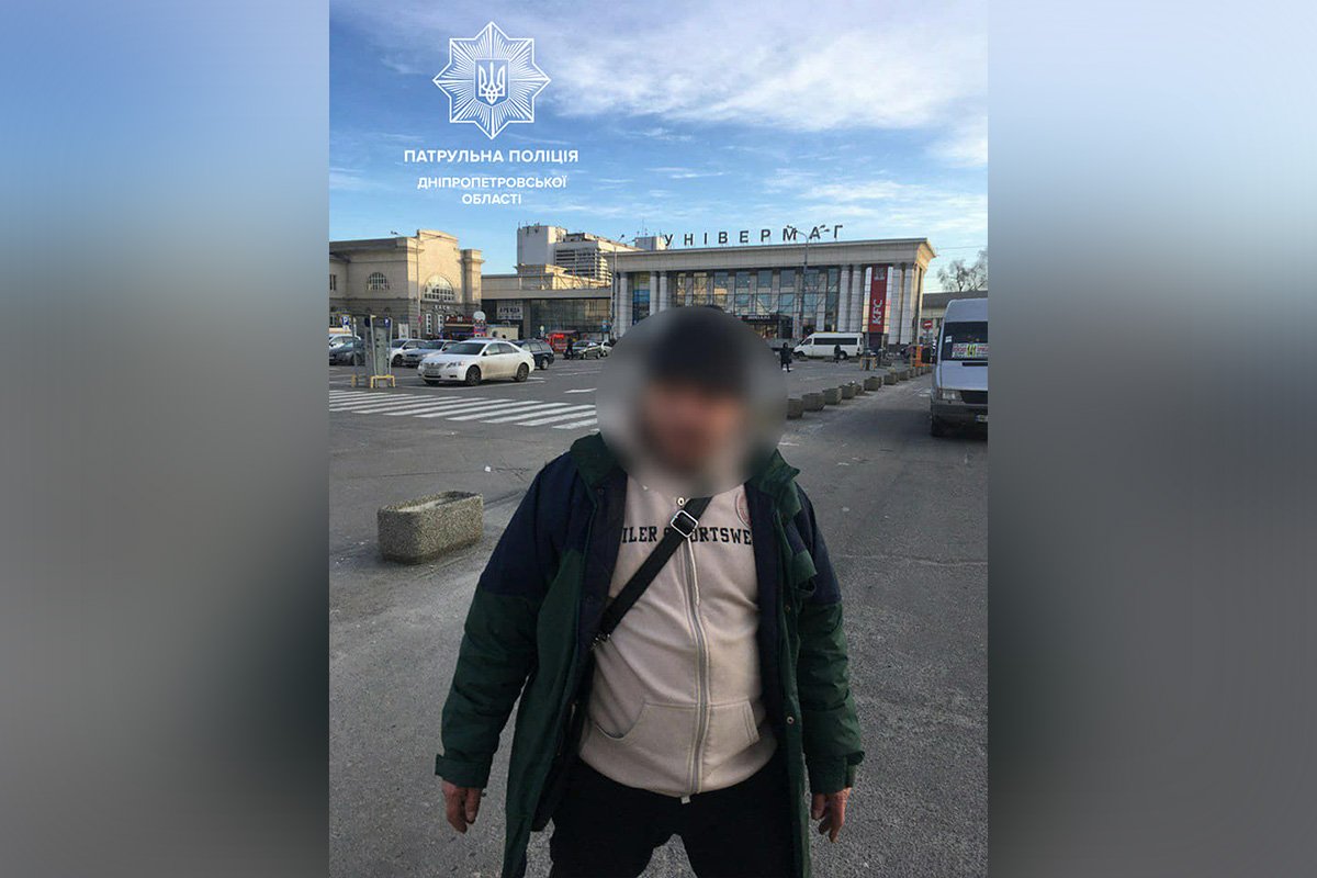 Оказалось, ранее мужчина был судим за хулиганство с применением огнестрельного или холодного оружия Оказалось, ранее мужчина был судим за хулиганство с применением огнестрельного или холодного оружия