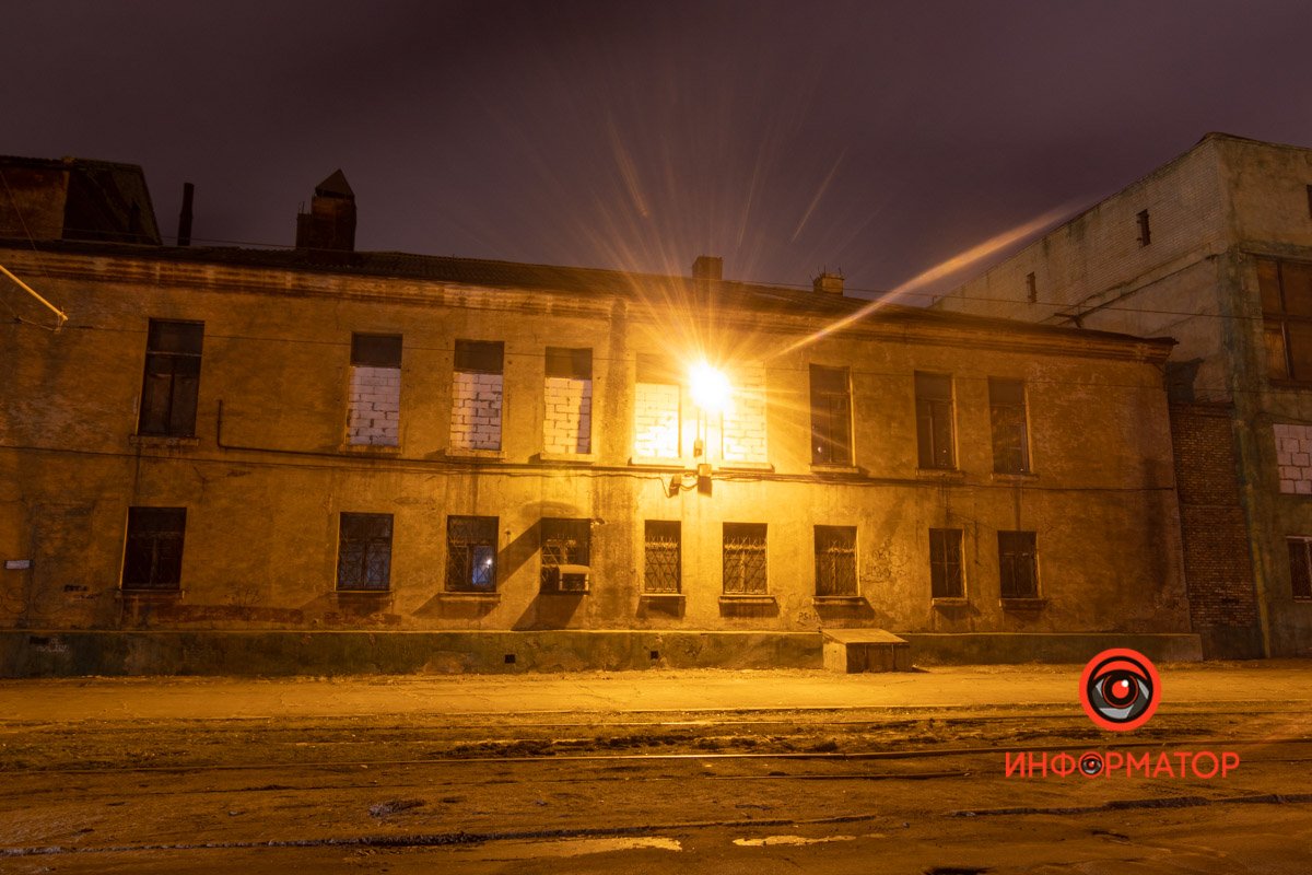 Ну вот мы и дома. Тихо как. Это самое тихое место в мире. Здесь так красиво. Здесь никого нет