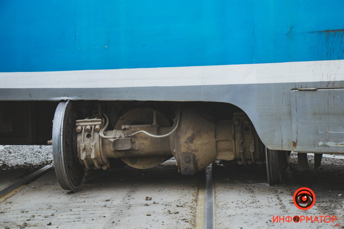 В Днепре на Яворницкого трамвай сошел с рельсов и задел автобус 12