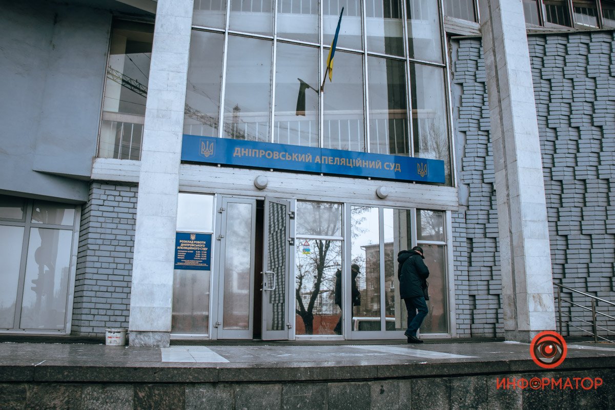 В суде заметили подозрительного мужчину