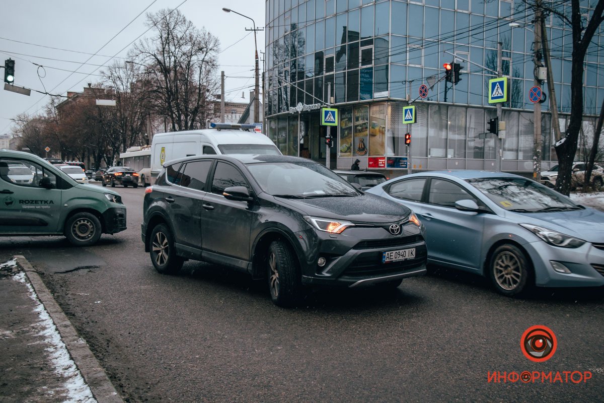 Toyota поворачивала на проспект