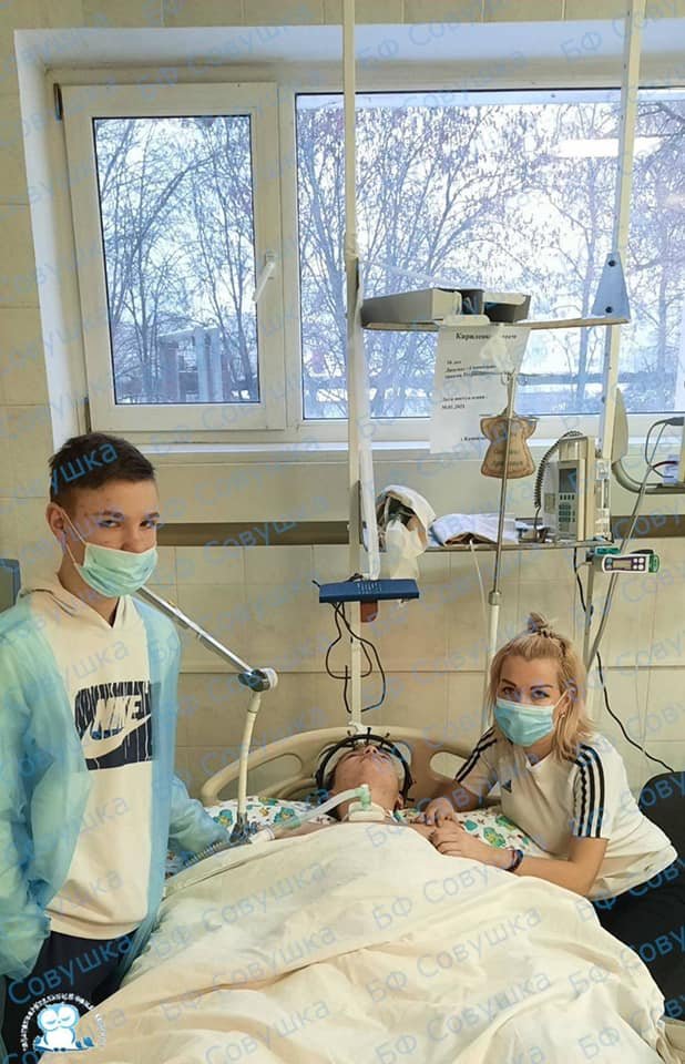 На Артема упала стена На Артема упала стена