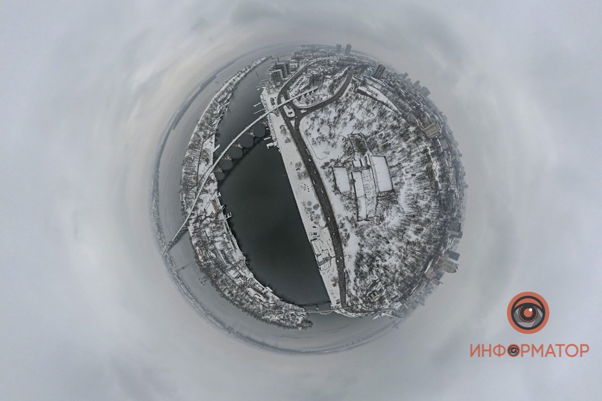 Снег будто спрятал под собой все несовершенства окружающего мира Снег будто спрятал под собой все несовершенства окружающего мира