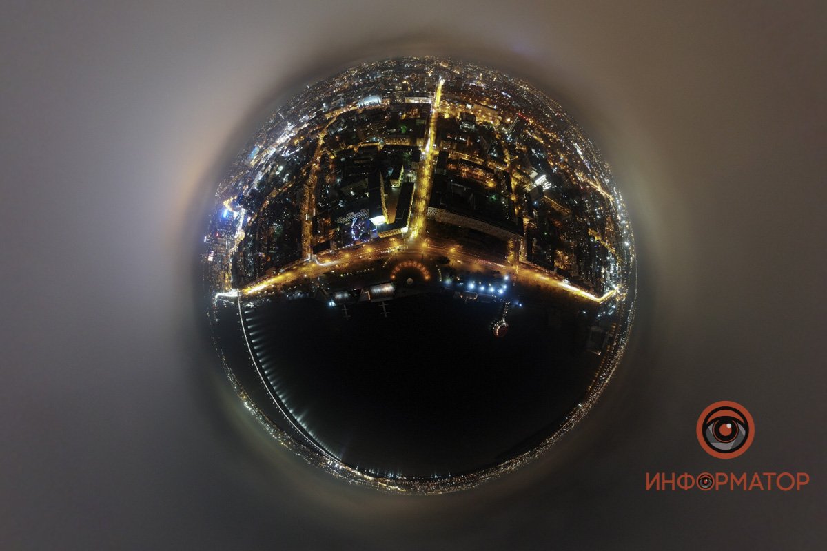 Есть у крота секрет, известный лишь ему: он вечно ищет свет, но предпочитает тьму Есть у крота секрет, известный лишь ему: он вечно ищет свет, но предпочитает тьму