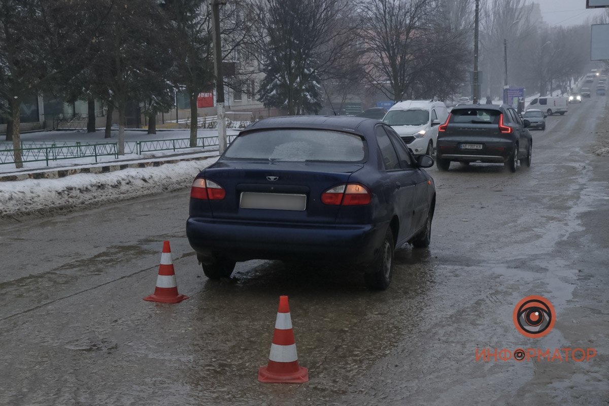 В Днепре на 20-летия Победы 12-летний мальчик выскочил под колеса Daewoo 7