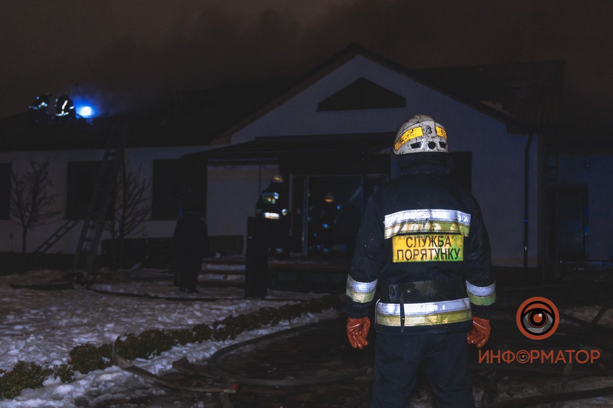 Вода заканчивается быстро, из-за чего бойцы вынуждены останавливаться, ожидая, пока техника наберет ее у ближайшего гидранта