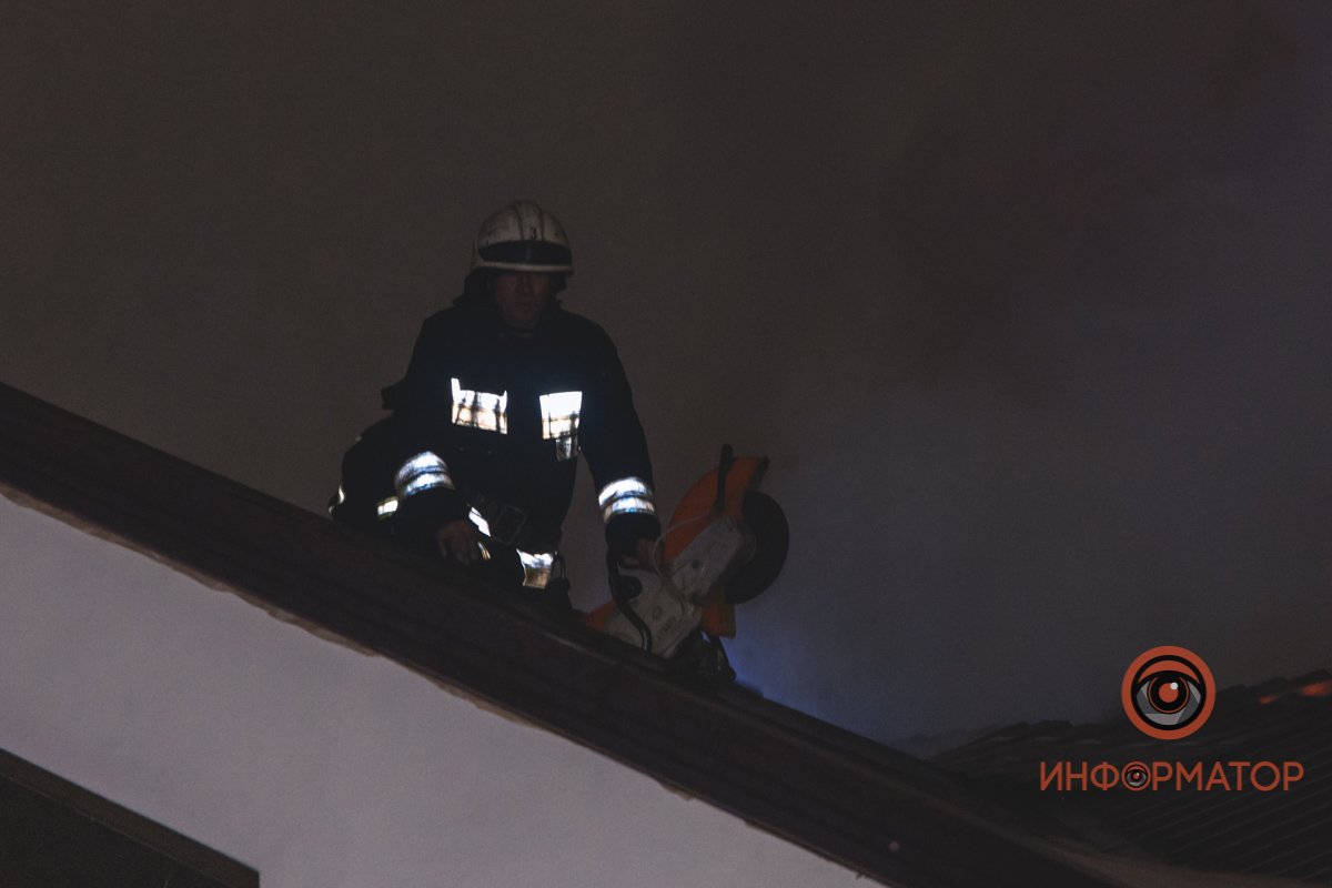 Листы шифера резали специальным инструментом