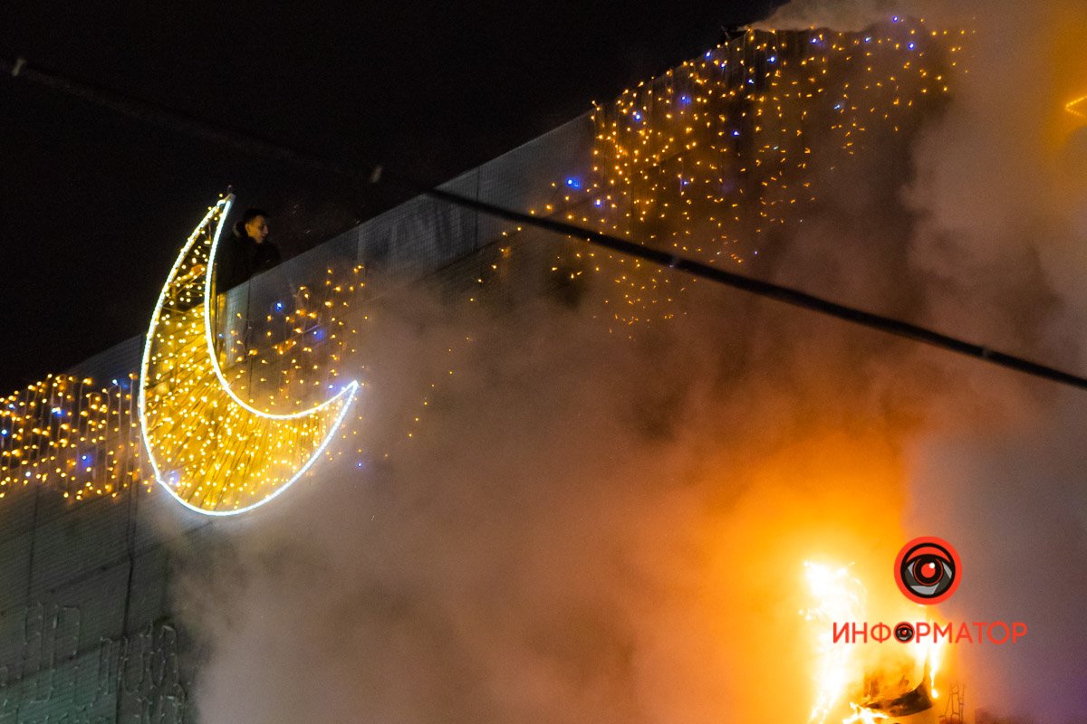 Охрана всеми силами пыталась потушить пожар