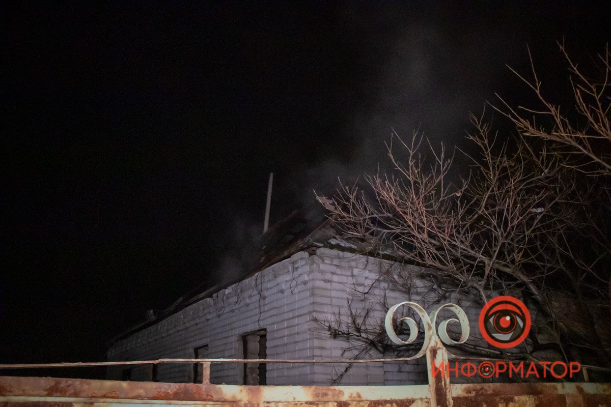 На Минусинской горел одноэтажный жилой дом