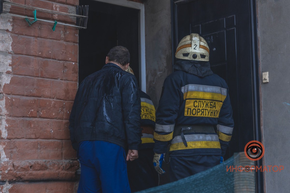 На борьбу с огнем у спасателей ушло около 15 минут