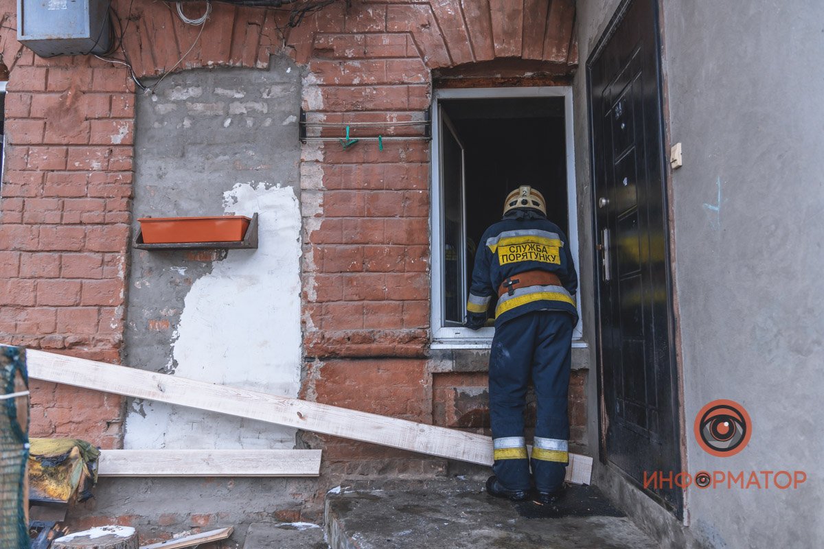 Позже на место подъехали и владельцы квартиры