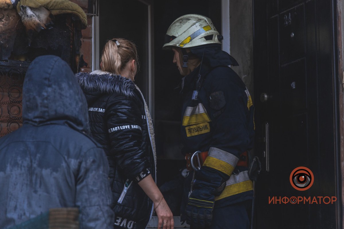 В результате пожара сгорела мебель и домашние вещи