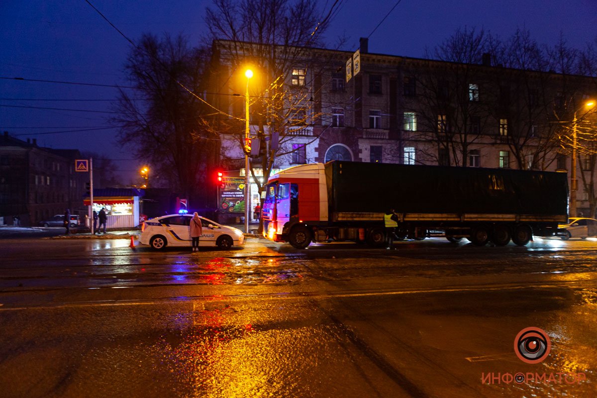 Авария произошла в паре метров от перекрестка проспекта Ивана Мазепы с улицей Авиационной