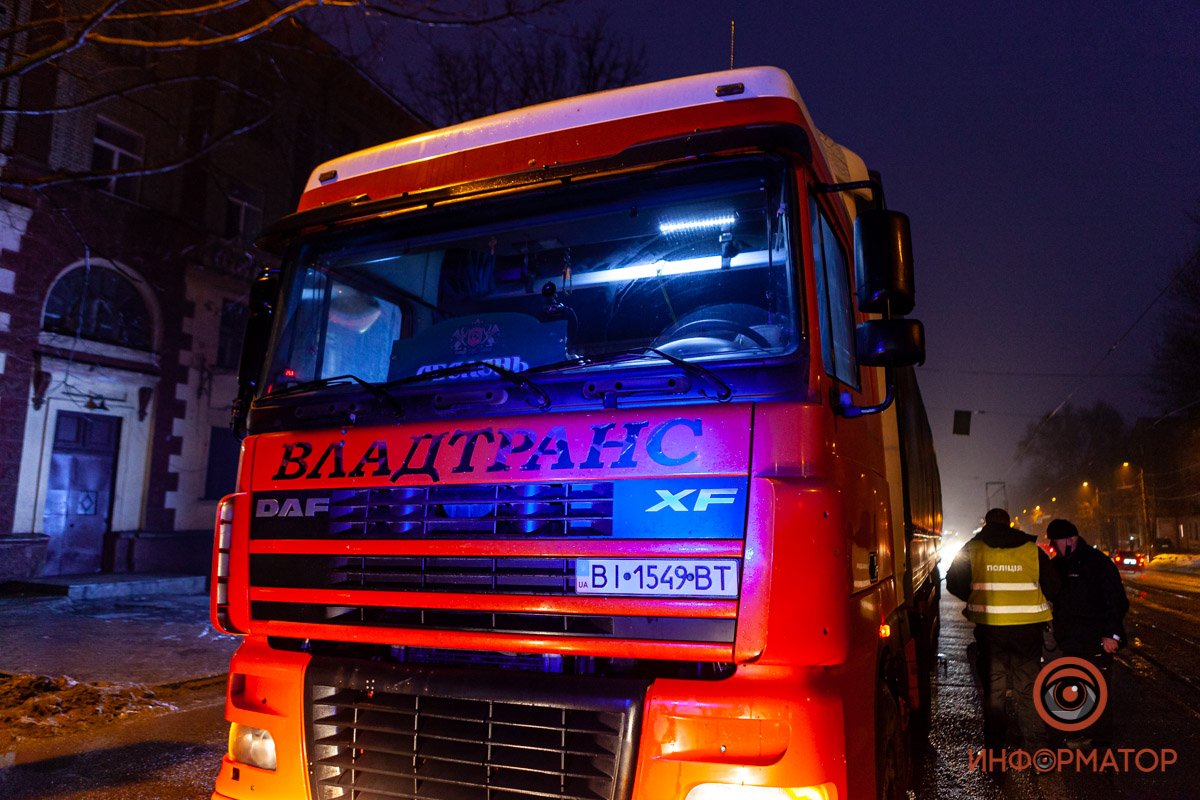 Со слов водителя, он не понял, откуда и как она оказалась под колесами