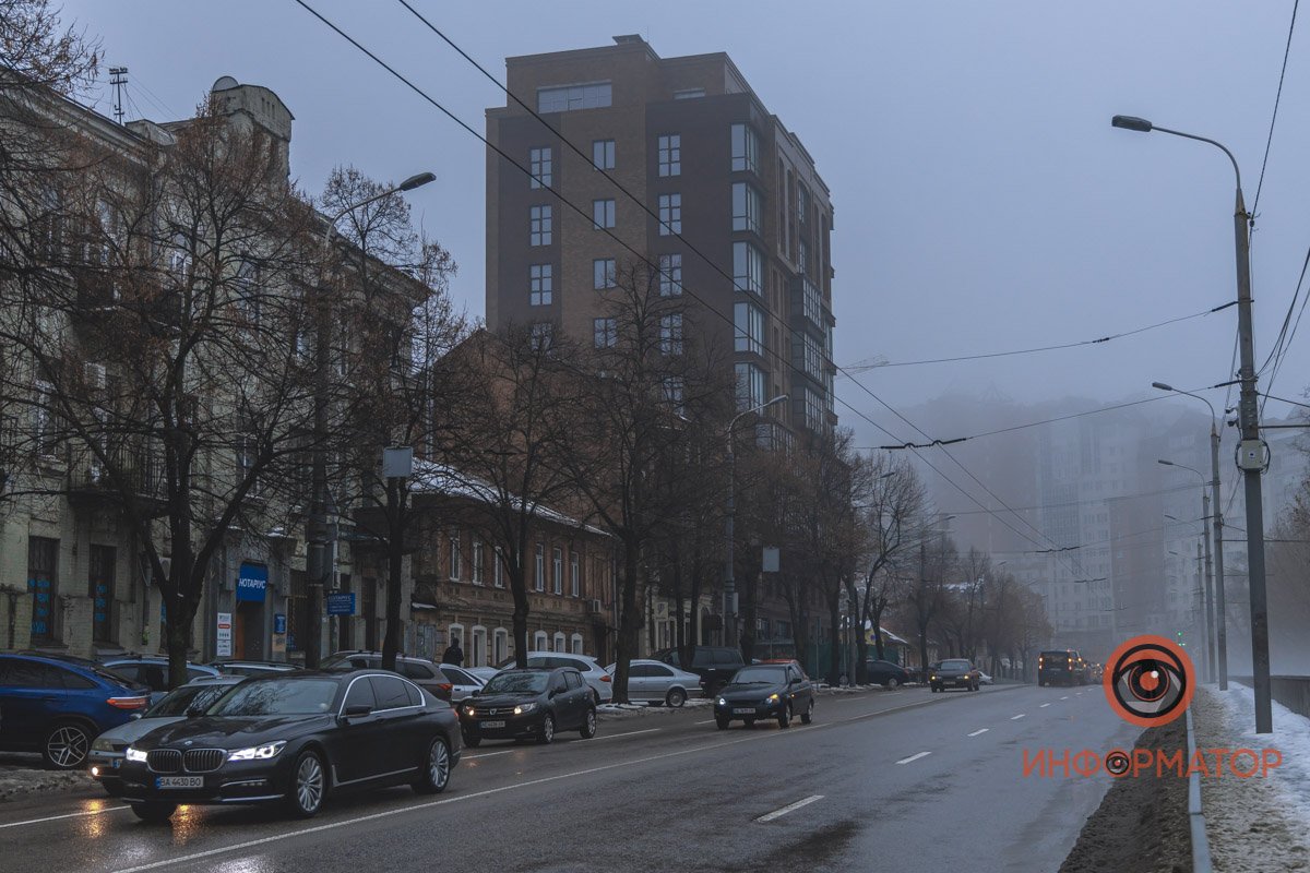 Некоторые люди наслаждаются дождем, другие просто промокают