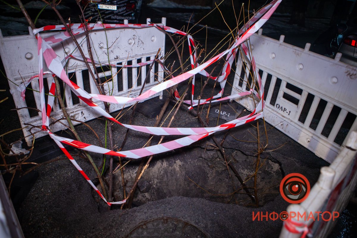 Дорожный "портал" оградили