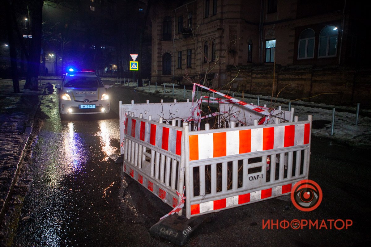 Будьте внимательны на Крутогорном спуске в районе перекрестка с улице Сергея Ефремова (направление движения - к Набережной)