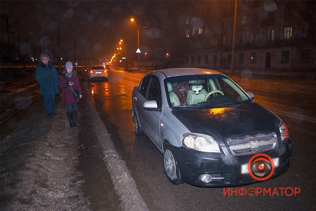 По состоянию на 21:30 водитель пытался самостоятельно решить проблему