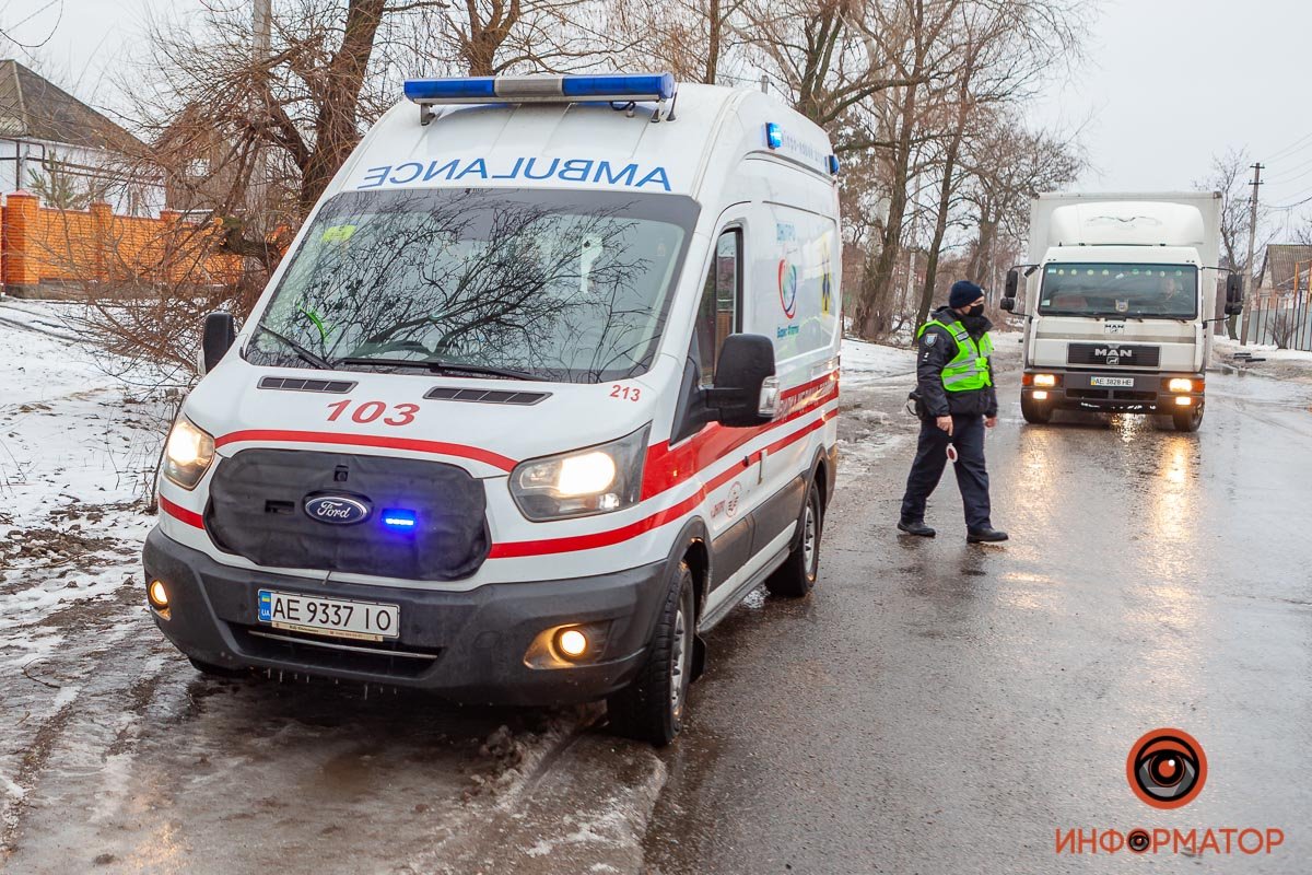 На месте работают медики и полицейские