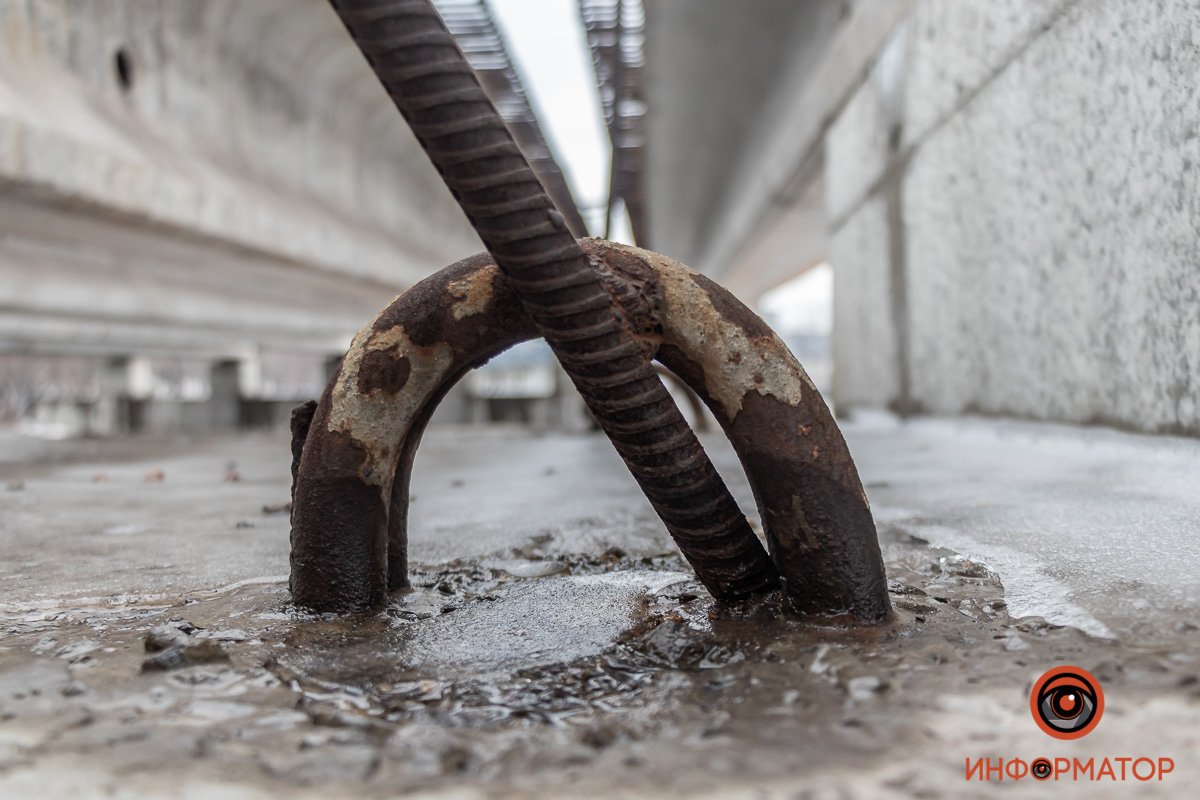 Стоит, ждет