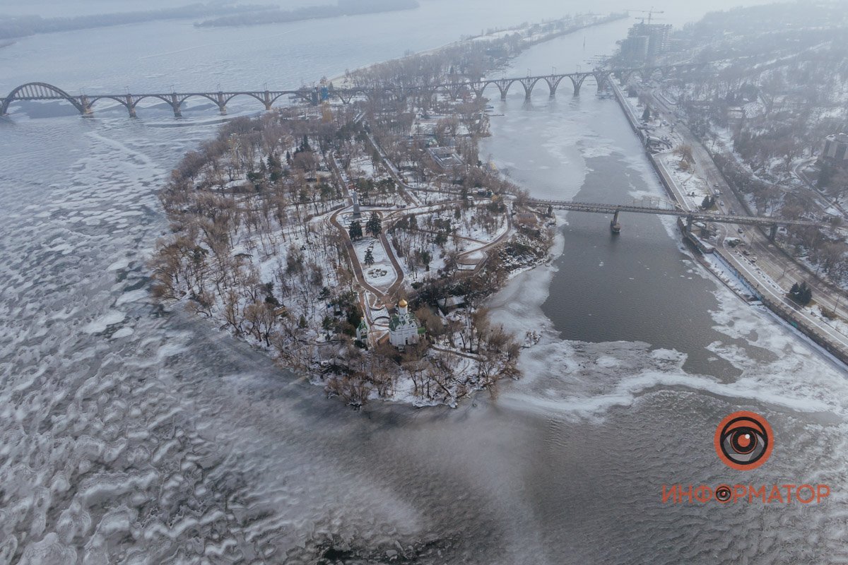 Над окованной льдом глубиной 