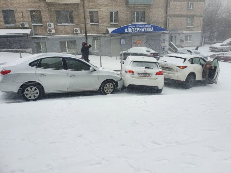 Днепр заметает снегом: хроника непогоды 1