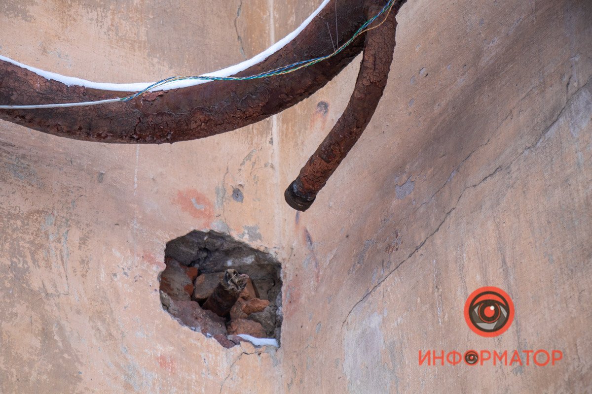 По словам жильцов, рабочие только обрезали трубы По словам жильцов, рабочие только обрезали трубы